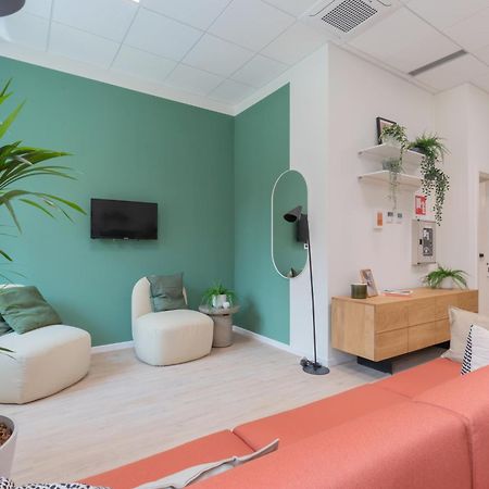 Well-Located Campus Rooms Near City Park Милан Экстерьер фото