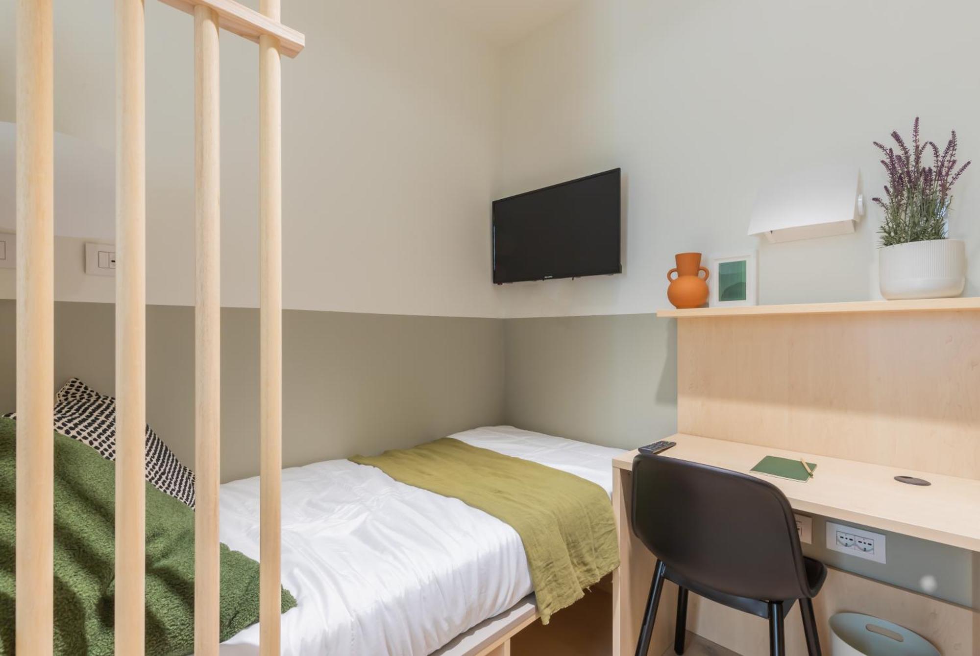 Well-Located Campus Rooms Near City Park Милан Экстерьер фото