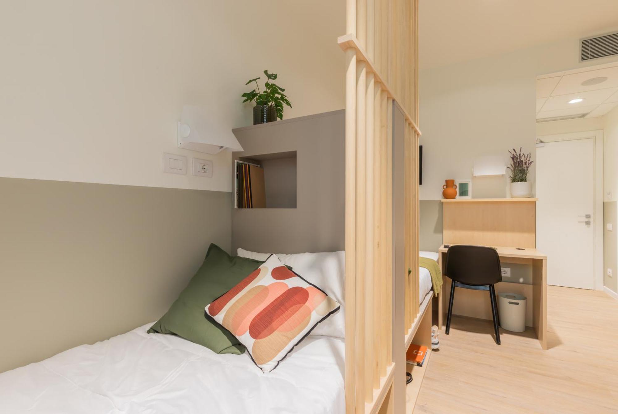 Well-Located Campus Rooms Near City Park Милан Экстерьер фото