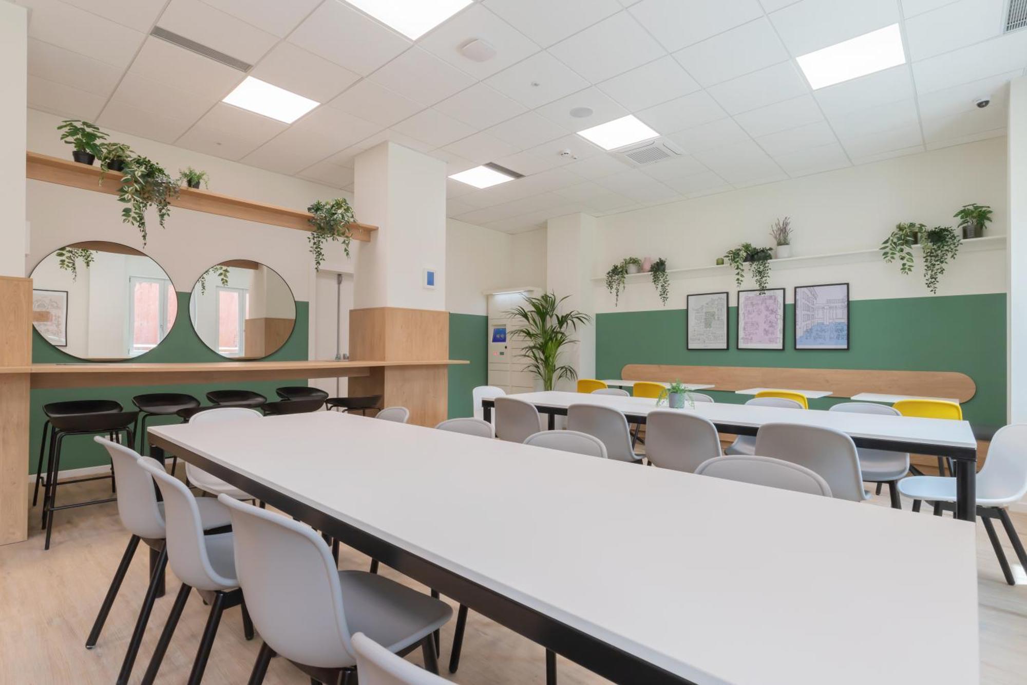 Well-Located Campus Rooms Near City Park Милан Экстерьер фото