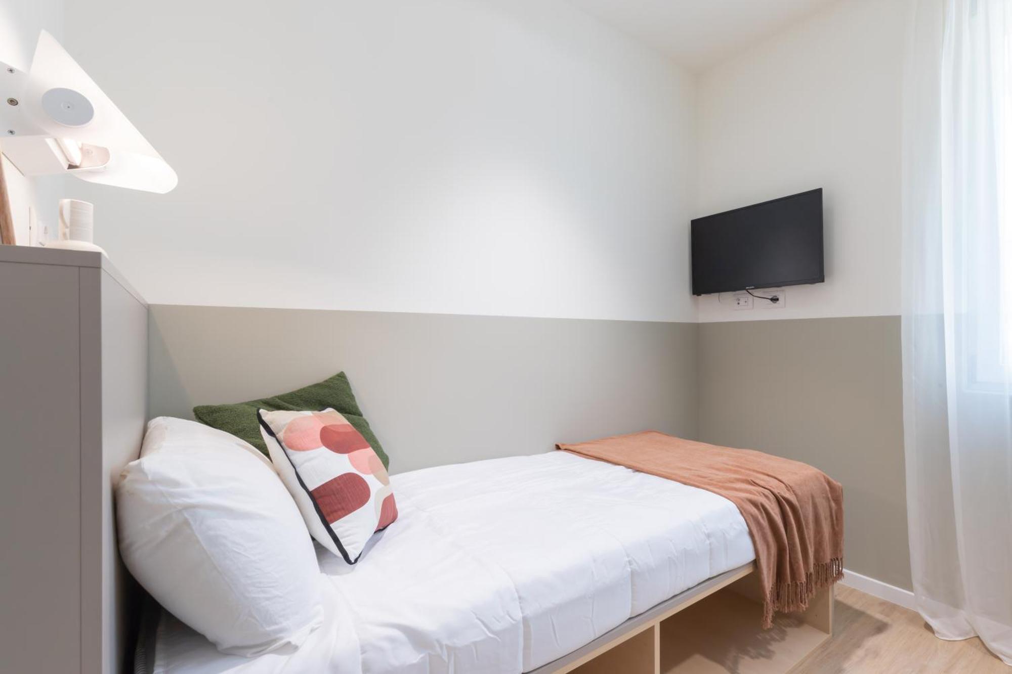 Well-Located Campus Rooms Near City Park Милан Экстерьер фото