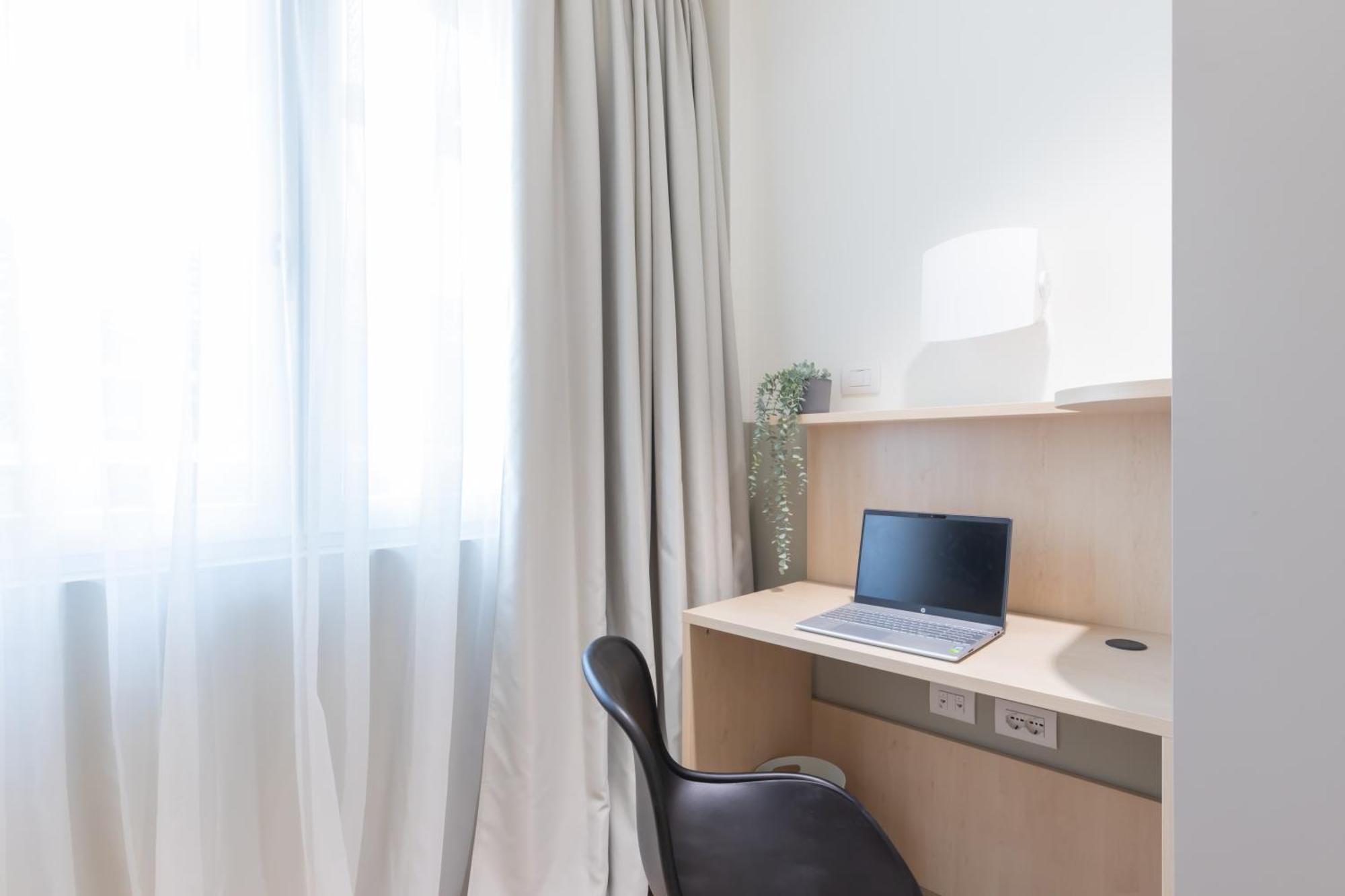 Well-Located Campus Rooms Near City Park Милан Экстерьер фото