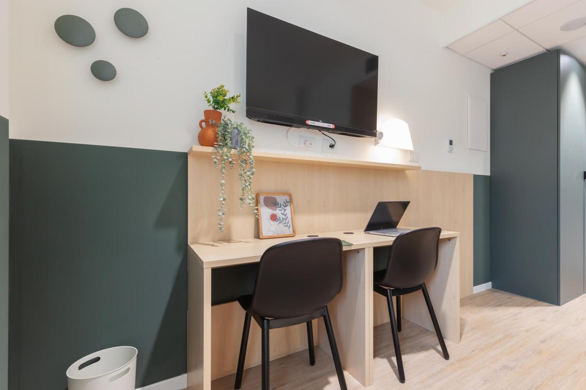 Well-Located Campus Rooms Near City Park Милан Экстерьер фото