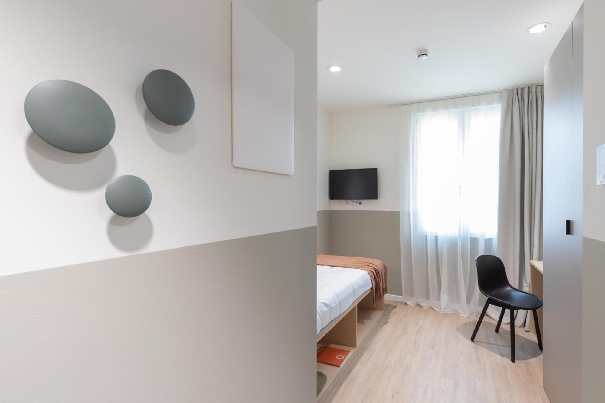 Well-Located Campus Rooms Near City Park Милан Экстерьер фото