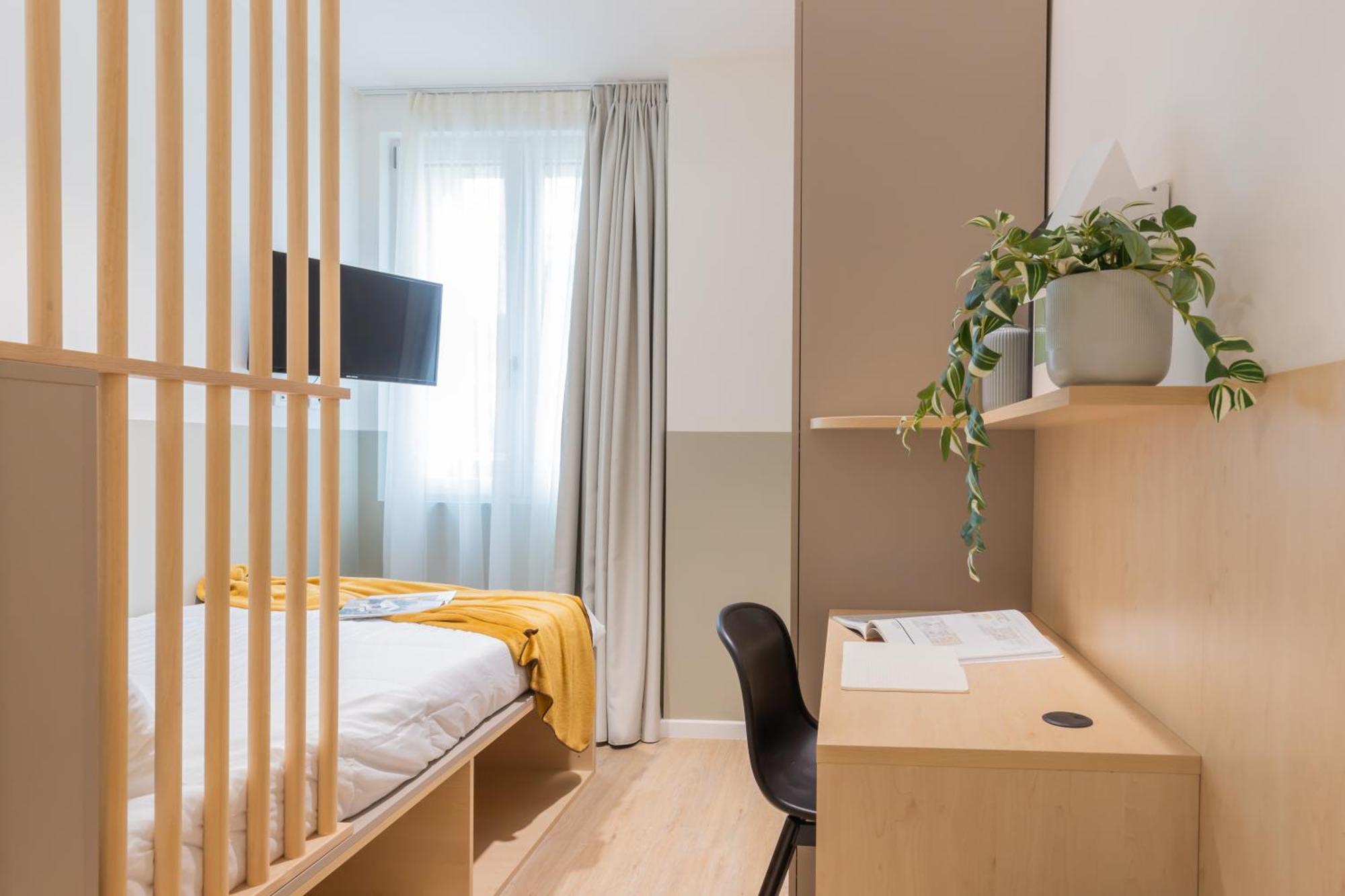 Well-Located Campus Rooms Near City Park Милан Экстерьер фото
