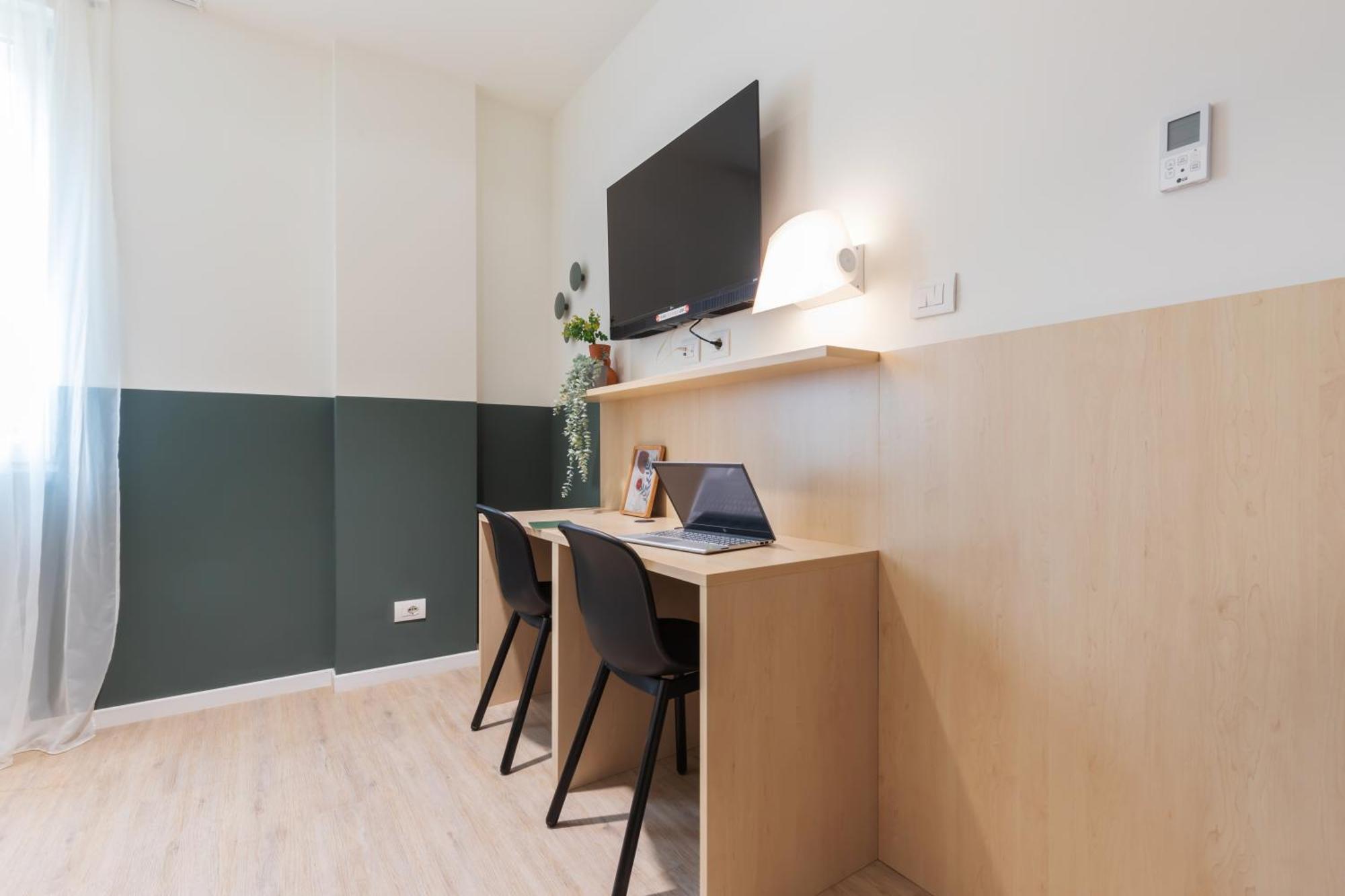 Well-Located Campus Rooms Near City Park Милан Экстерьер фото
